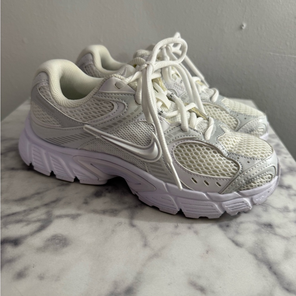 Nike V5 RNR Sneakers